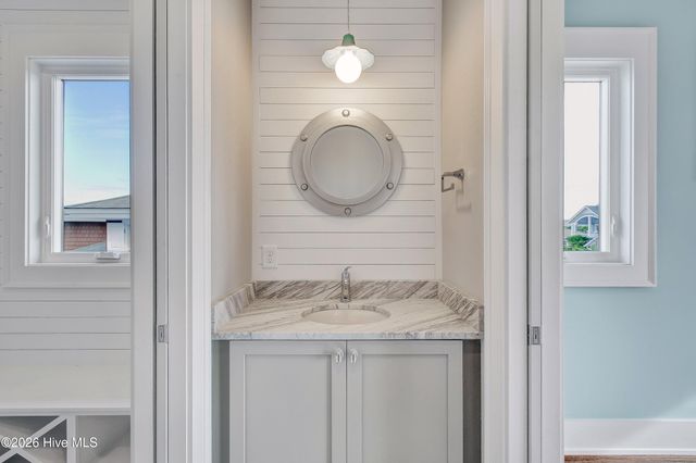 106 S Glimmering Glass Lane, Hampstead, NC 28443