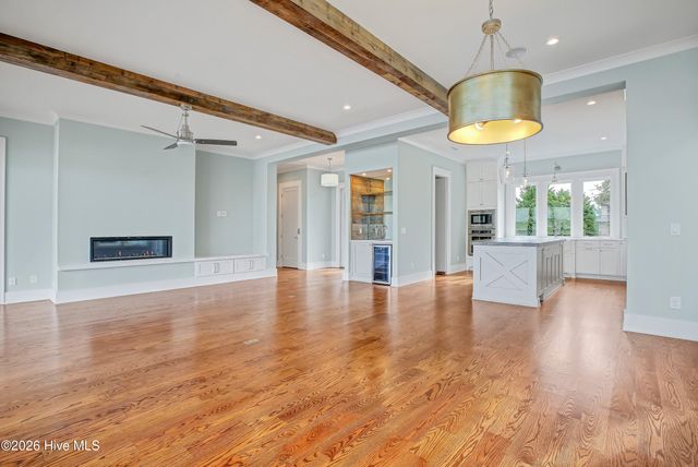 106 S Glimmering Glass Lane, Hampstead, NC 28443