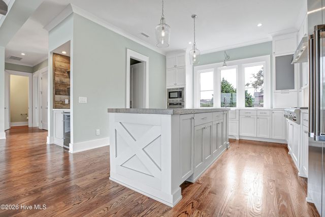 106 S Glimmering Glass Lane, Hampstead, NC 28443