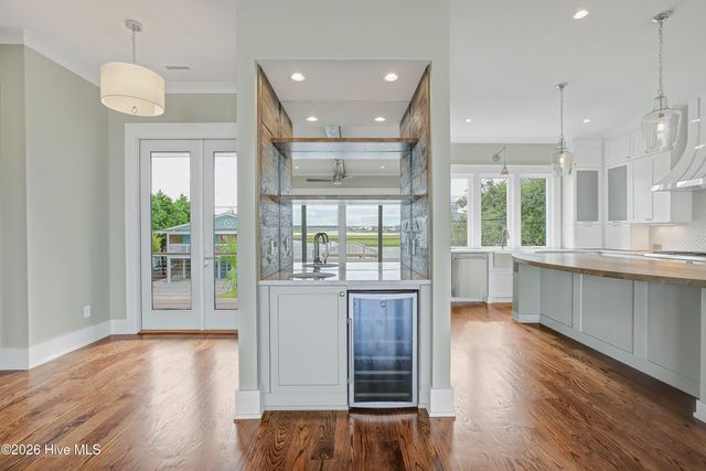 106 S Glimmering Glass Lane, Hampstead, NC 28443