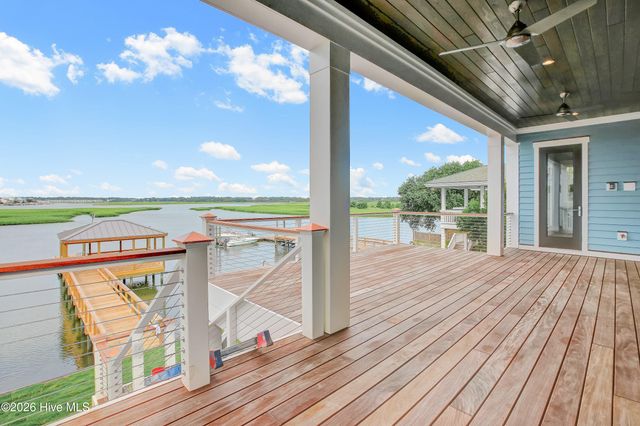 106 S Glimmering Glass Lane, Hampstead, NC 28443