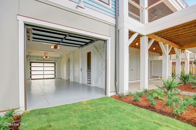 106 S Glimmering Glass Lane, Hampstead, NC 28443