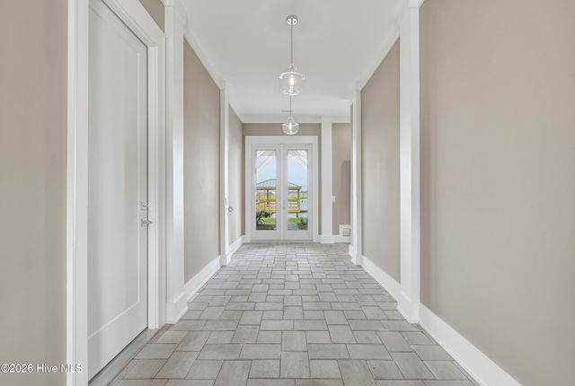 106 S Glimmering Glass Lane, Hampstead, NC 28443