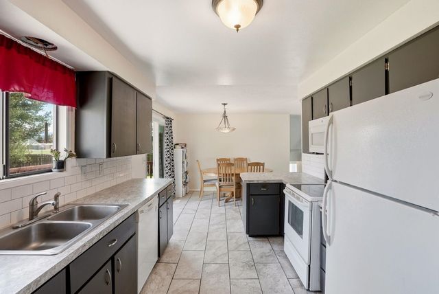 2021 S Calvin Rd, Veradale, WA 99037