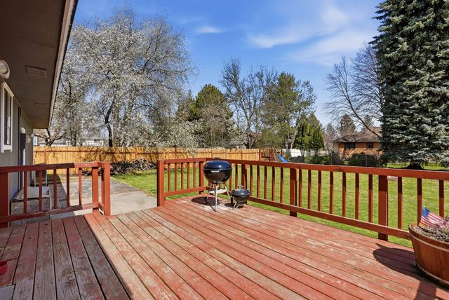 2021 S Calvin Rd, Veradale, WA 99037