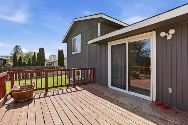 2021 S Calvin Rd, Veradale, WA 99037