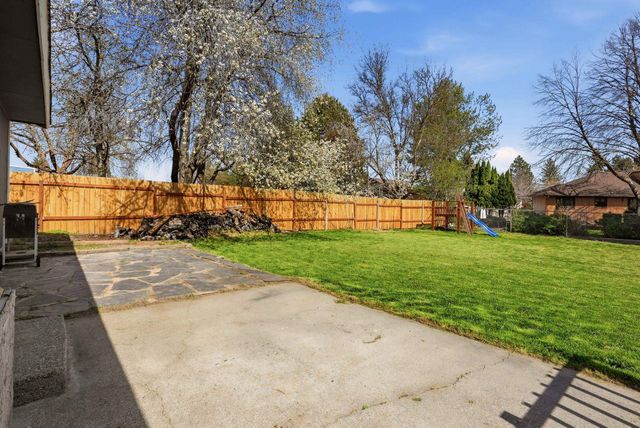 2021 S Calvin Rd, Veradale, WA 99037