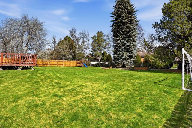 2021 S Calvin Rd, Veradale, WA 99037