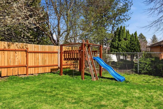 2021 S Calvin Rd, Veradale, WA 99037