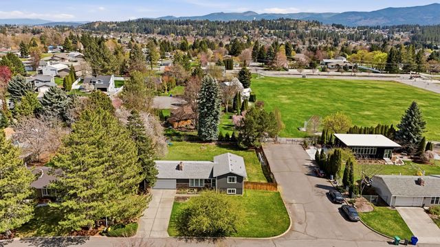 2021 S Calvin Rd, Veradale, WA 99037