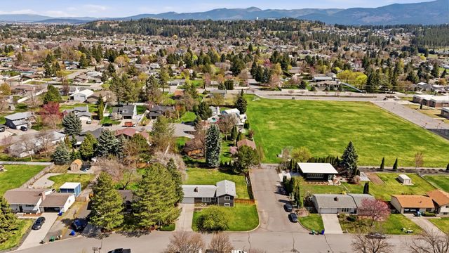 2021 S Calvin Rd, Veradale, WA 99037