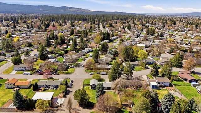 2021 S Calvin Rd, Veradale, WA 99037