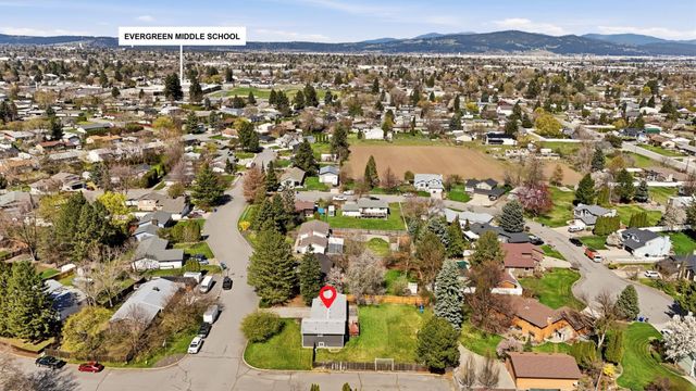 2021 S Calvin Rd, Veradale, WA 99037