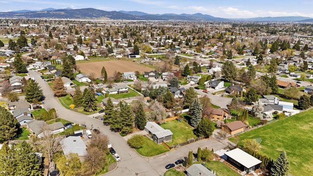 2021 S Calvin Rd, Veradale, WA 99037