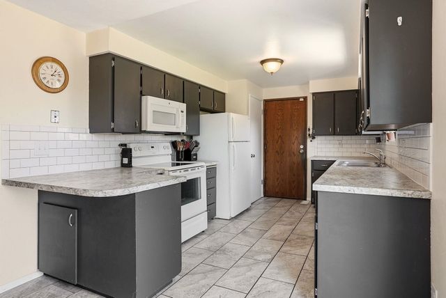 2021 S Calvin Rd, Veradale, WA 99037