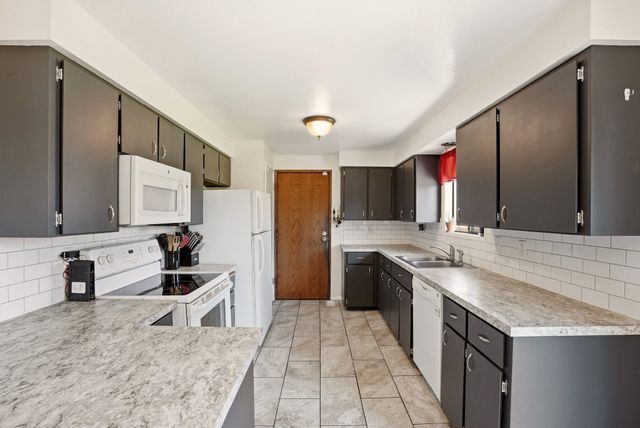 2021 S Calvin Rd, Veradale, WA 99037