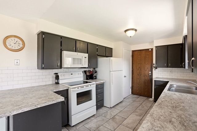 2021 S Calvin Rd, Veradale, WA 99037