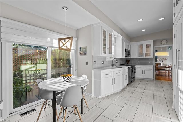8 Rollingwood PL, Newport News, VA 23606