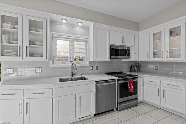 8 Rollingwood PL, Newport News, VA 23606