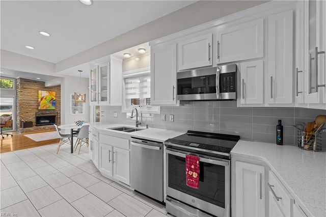 8 Rollingwood PL, Newport News, VA 23606