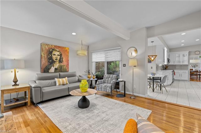 8 Rollingwood PL, Newport News, VA 23606