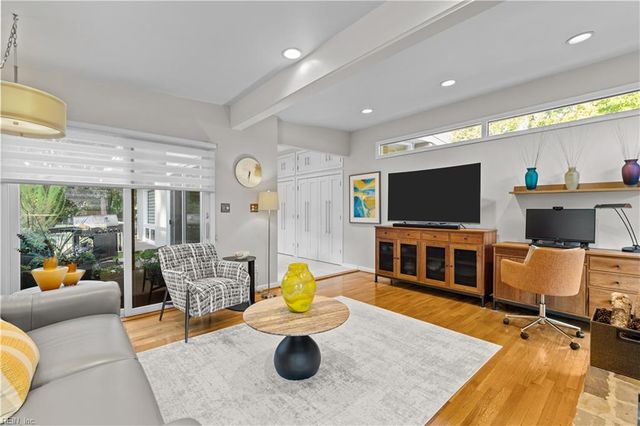 8 Rollingwood PL, Newport News, VA 23606