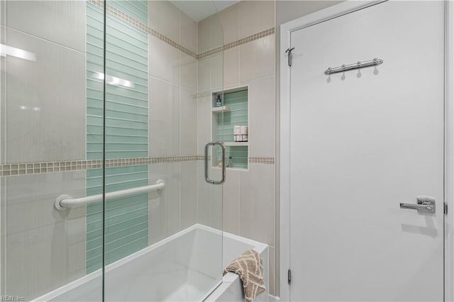 8 Rollingwood PL, Newport News, VA 23606