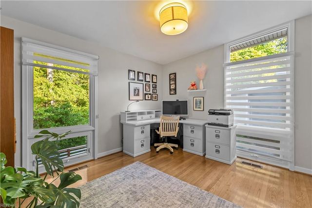 8 Rollingwood PL, Newport News, VA 23606
