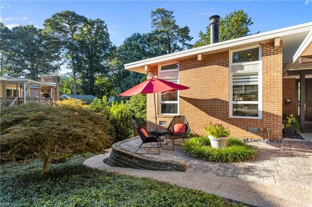 8 Rollingwood PL, Newport News, VA 23606