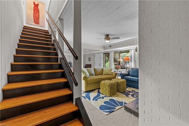 8 Rollingwood PL, Newport News, VA 23606