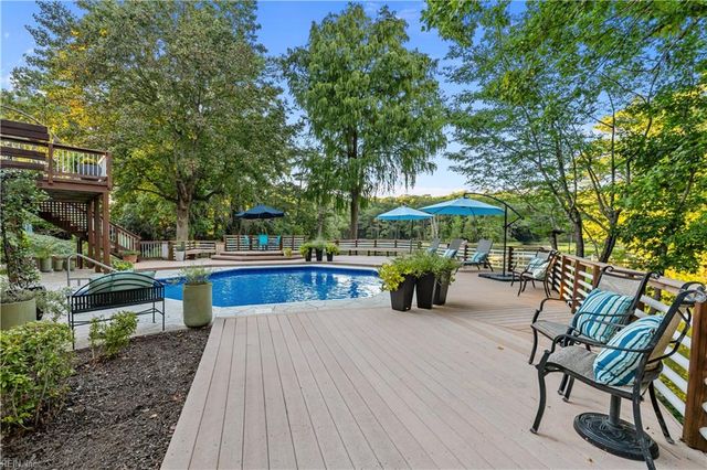 8 Rollingwood PL, Newport News, VA 23606
