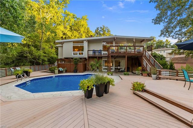 8 Rollingwood PL, Newport News, VA 23606