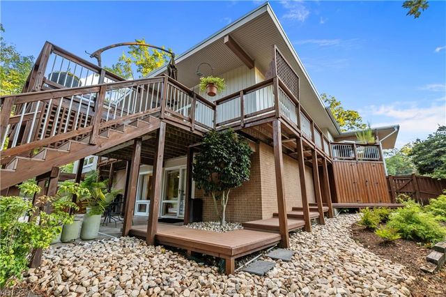 8 Rollingwood PL, Newport News, VA 23606