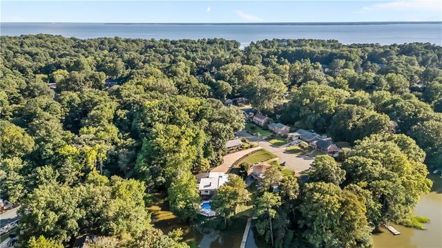 8 Rollingwood PL, Newport News, VA 23606