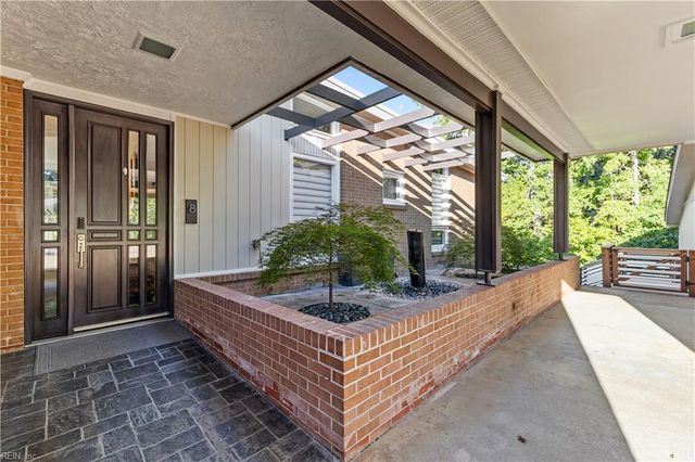 8 Rollingwood PL, Newport News, VA 23606