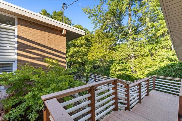 8 Rollingwood PL, Newport News, VA 23606