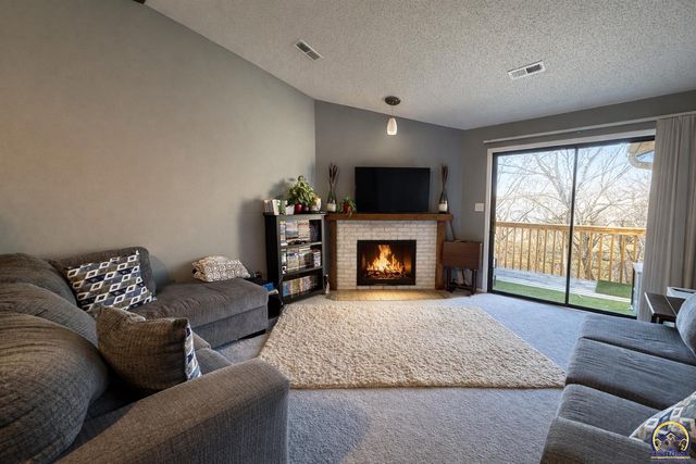 5725 SW 22nd Ter Apt 6, Topeka, KS 66614