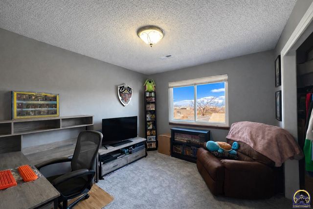 5725 SW 22nd Ter Apt 6, Topeka, KS 66614