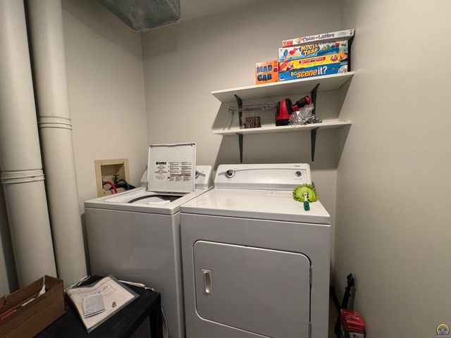 5725 SW 22nd Ter Apt 6, Topeka, KS 66614