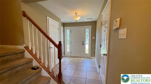 1145 Sparrow Way, Upper Macungie Twp, PA 18031