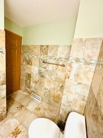 821 Clover Leaf Parkway NE, Blaine, MN 55434