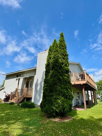 821 Clover Leaf Parkway NE, Blaine, MN 55434