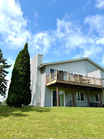 821 Clover Leaf Parkway NE, Blaine, MN 55434