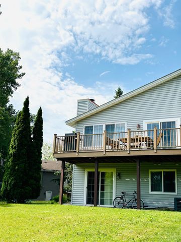 821 Clover Leaf Parkway NE, Blaine, MN 55434