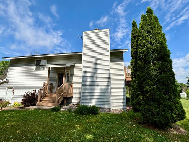 821 Clover Leaf Parkway NE, Blaine, MN 55434