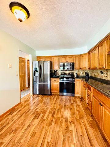 821 Clover Leaf Parkway NE, Blaine, MN 55434