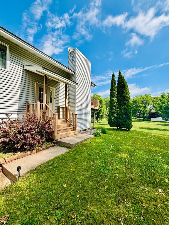 821 Clover Leaf Parkway NE, Blaine, MN 55434