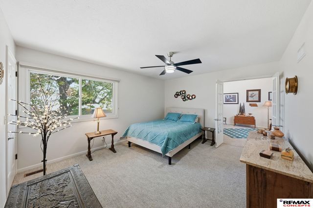 1901 Greenbriar Lane, Lincoln, NE 68506