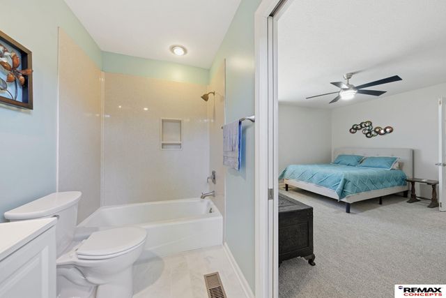 1901 Greenbriar Lane, Lincoln, NE 68506