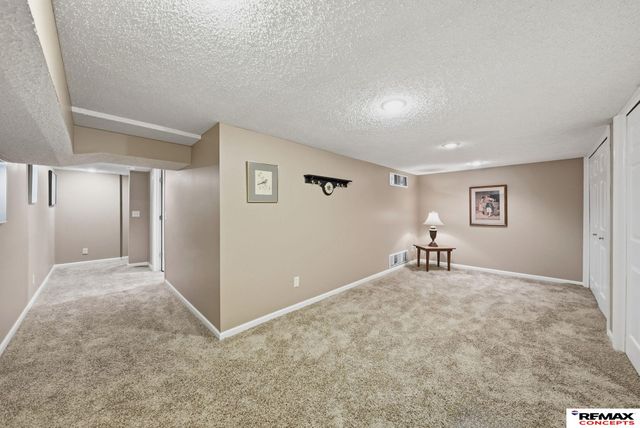 1901 Greenbriar Lane, Lincoln, NE 68506